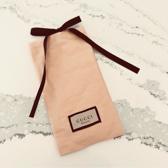 GUCCI Bloom Quilted Sleep Mask - Picture 8 of 8